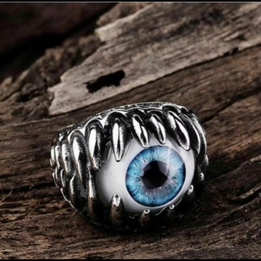 Eyelash Eye , Dungeons & Dragons Evil Eye Ring goth ring spooky scary ey…